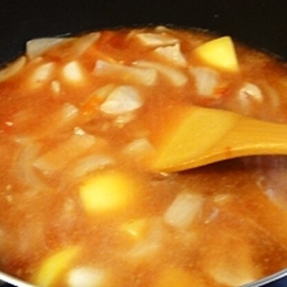 トマトの酸味と玉ねぎの甘さがマッチして、とても美味しいスープになりました。また作ります。